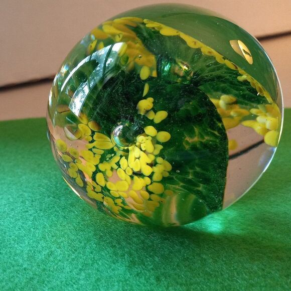 Art Glass Swirling Green/ Yellow Flowers Paperweight Signed Wilkerson '15   - Picture 4 of 7